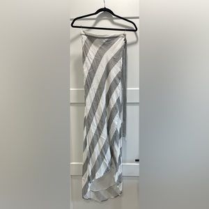 Lulus wrap around gray and white stripe skirt, XS, NWT, Never been worn